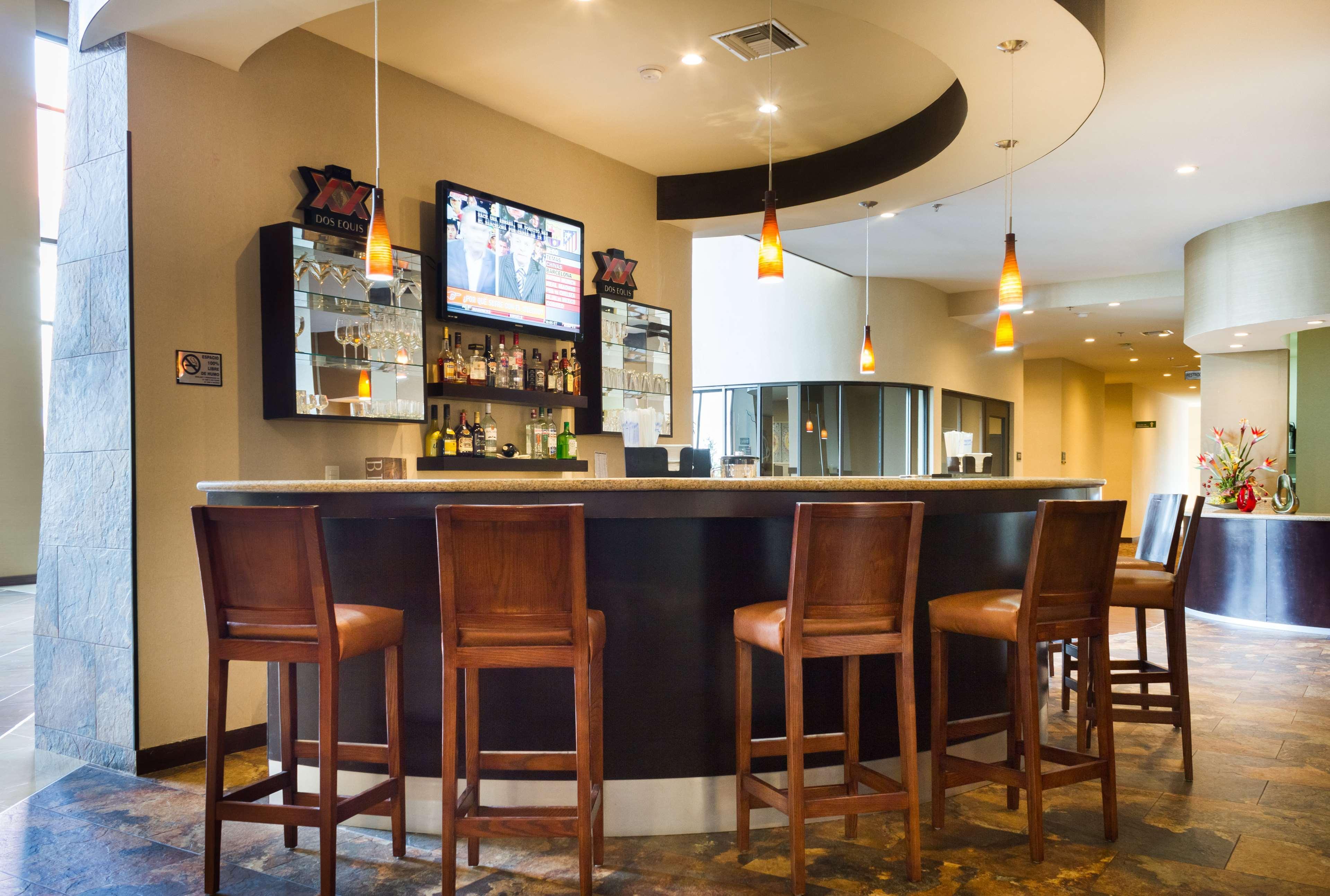 Best Western Premier Monterrey Aeropuerto Apodaca Extérieur photo The bar at the Westin