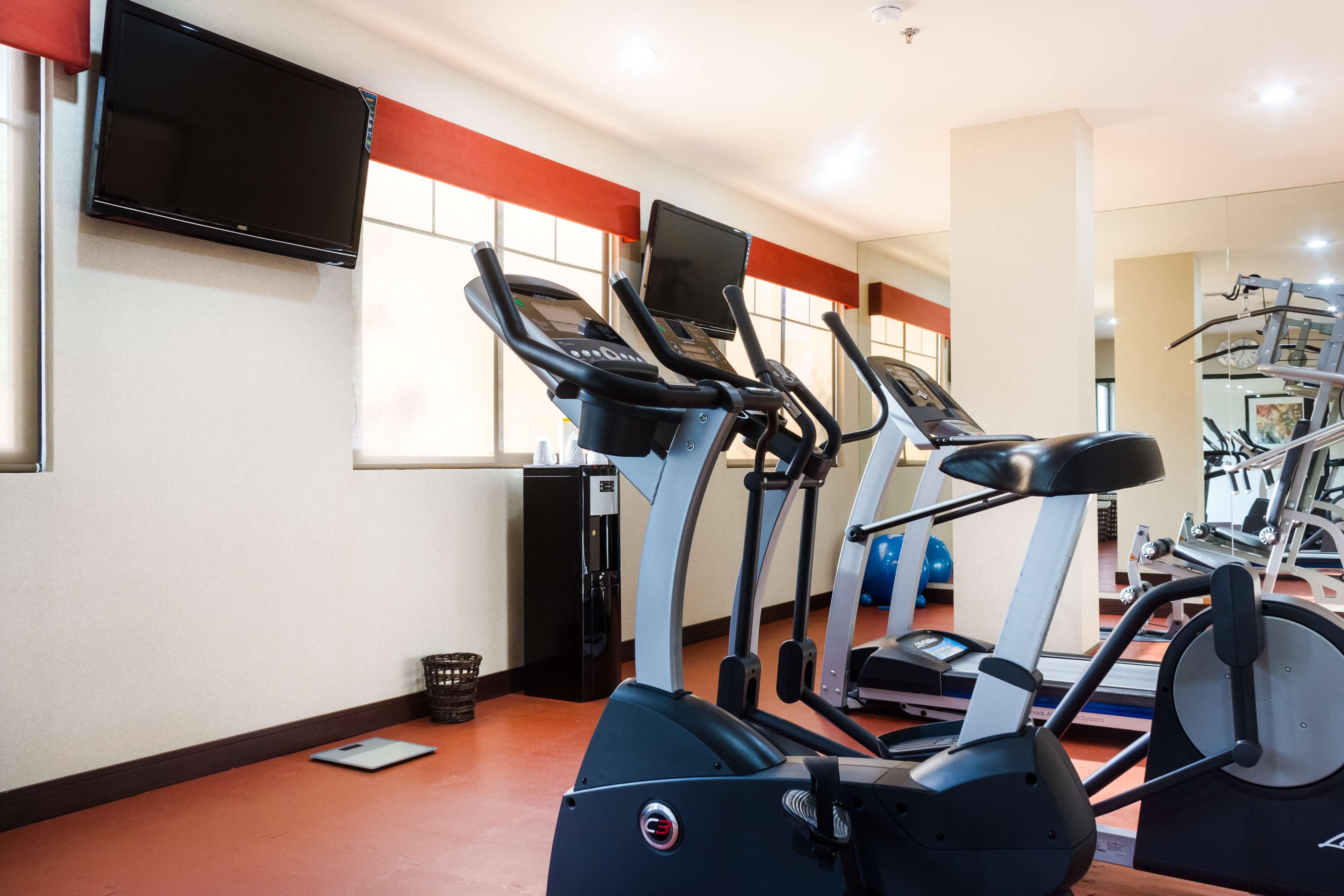 Best Western Premier Monterrey Aeropuerto Apodaca Extérieur photo The gym at the hotel
