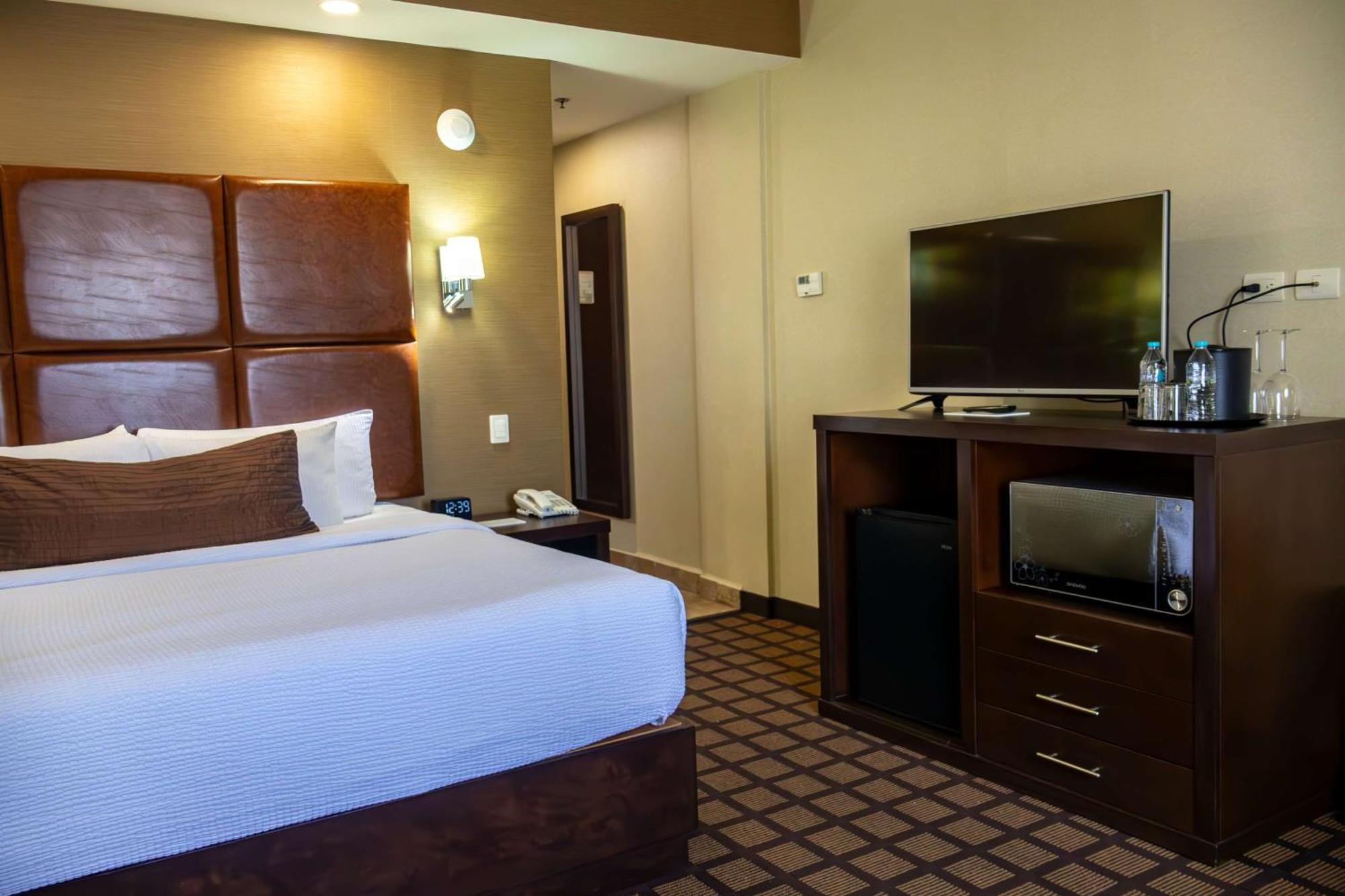 Best Western Premier Monterrey Aeropuerto Apodaca Extérieur photo A room at the Hilton Garden Inn in San Francisco