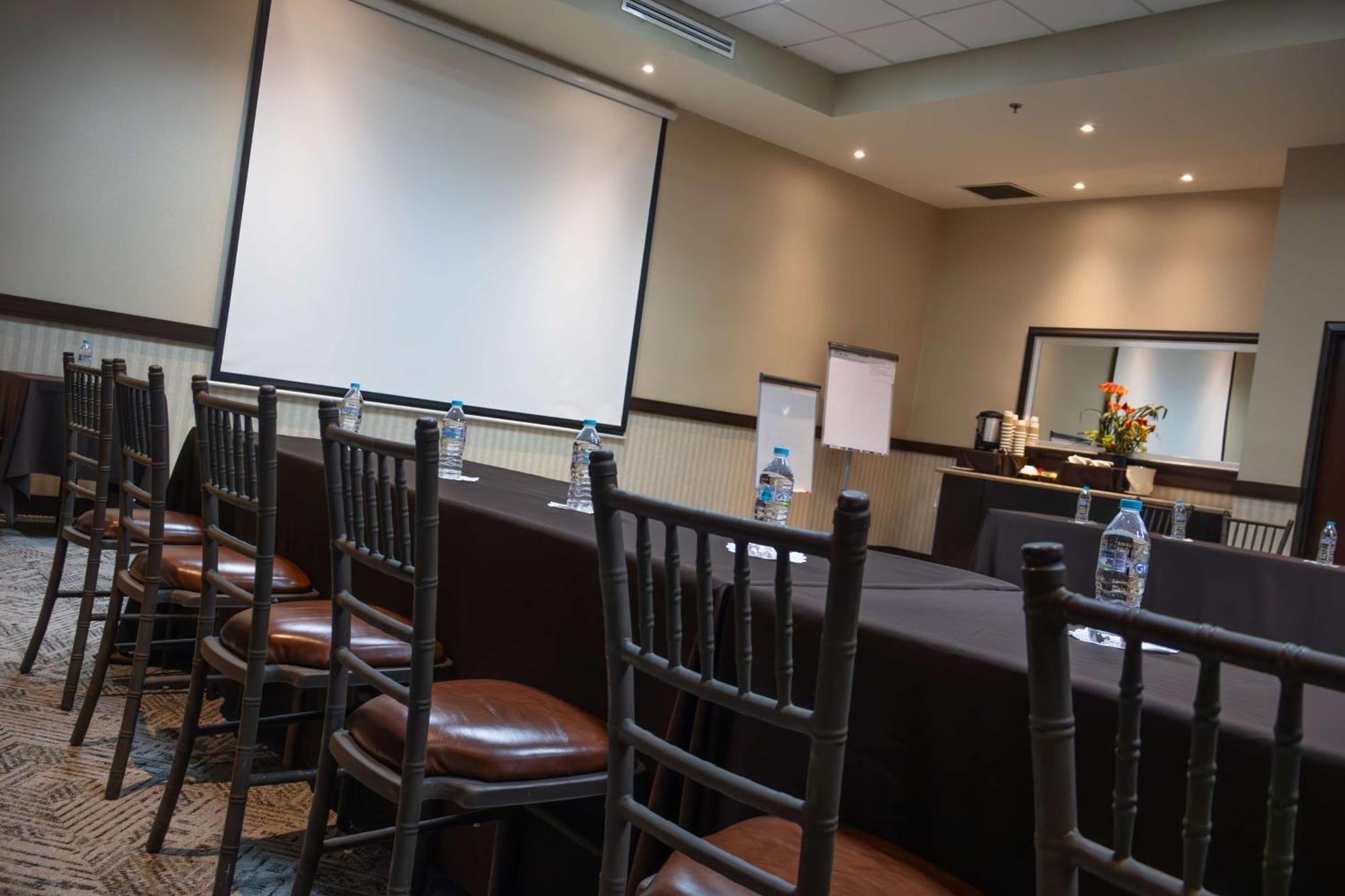 Best Western Premier Monterrey Aeropuerto Apodaca Extérieur photo A meeting room at the hotel