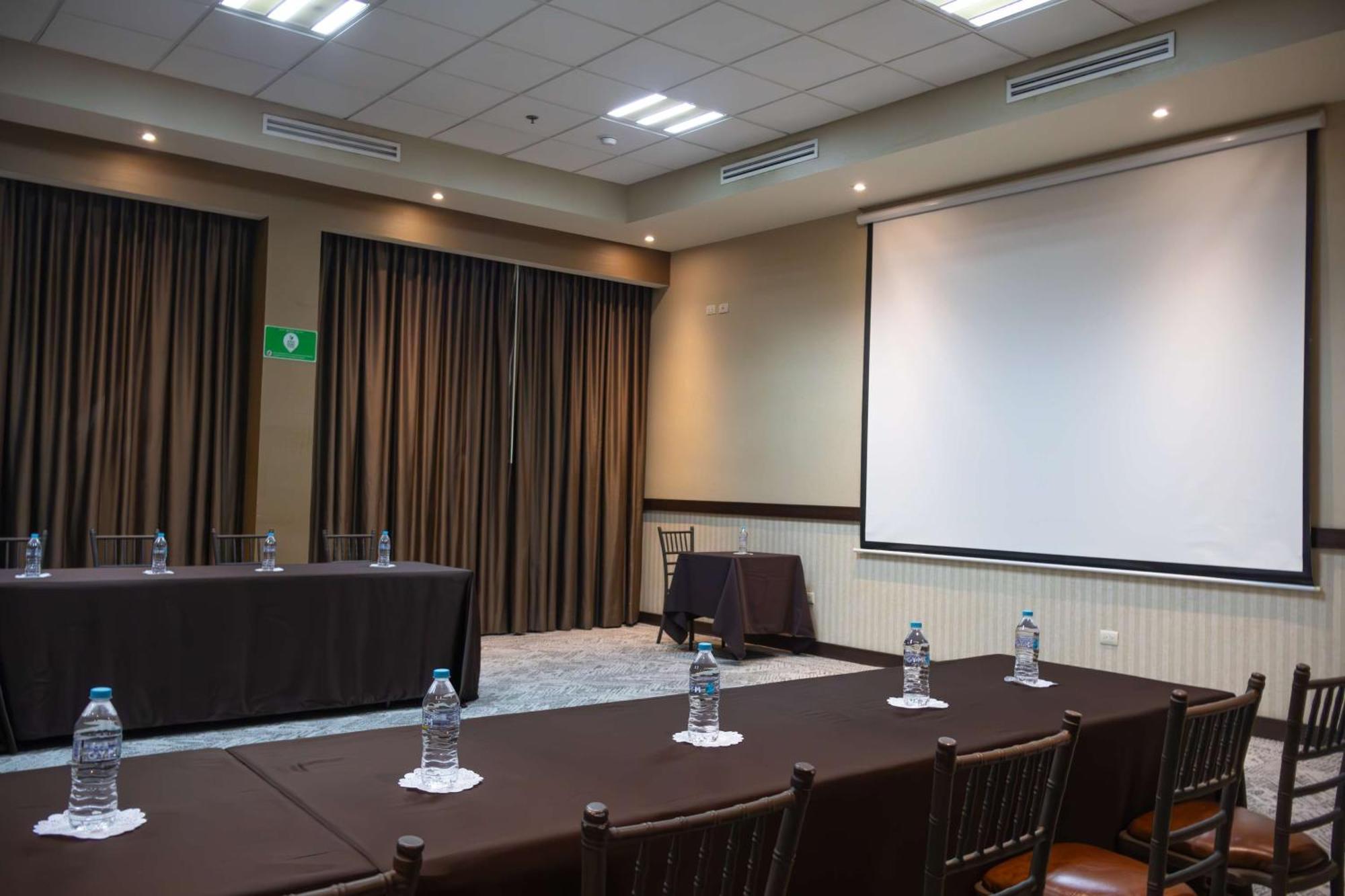 Best Western Premier Monterrey Aeropuerto Apodaca Extérieur photo Meeting room