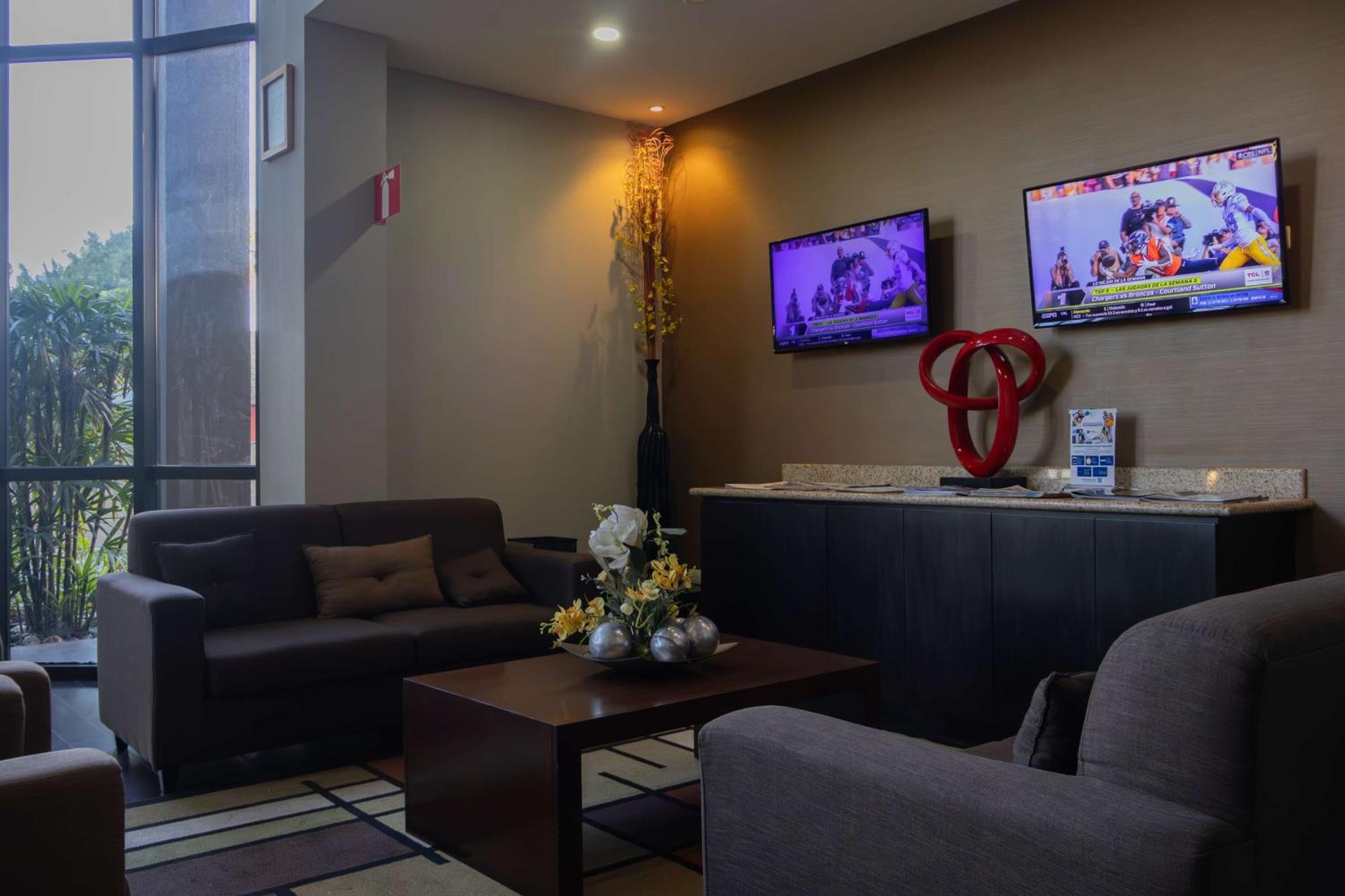 Best Western Premier Monterrey Aeropuerto Apodaca Extérieur photo The lobby of the hotel