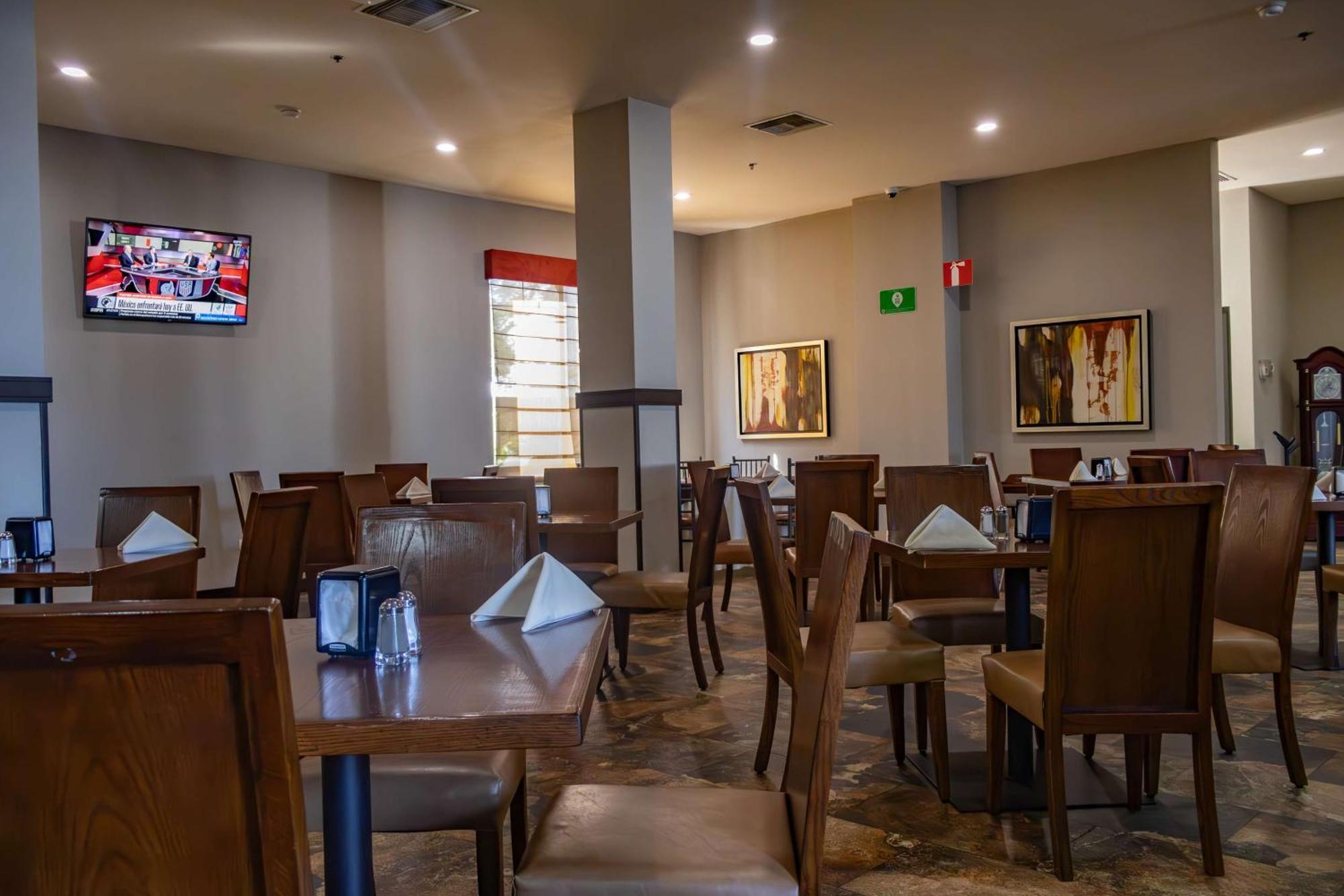 Best Western Premier Monterrey Aeropuerto Apodaca Extérieur photo The dining room at the restaurant
