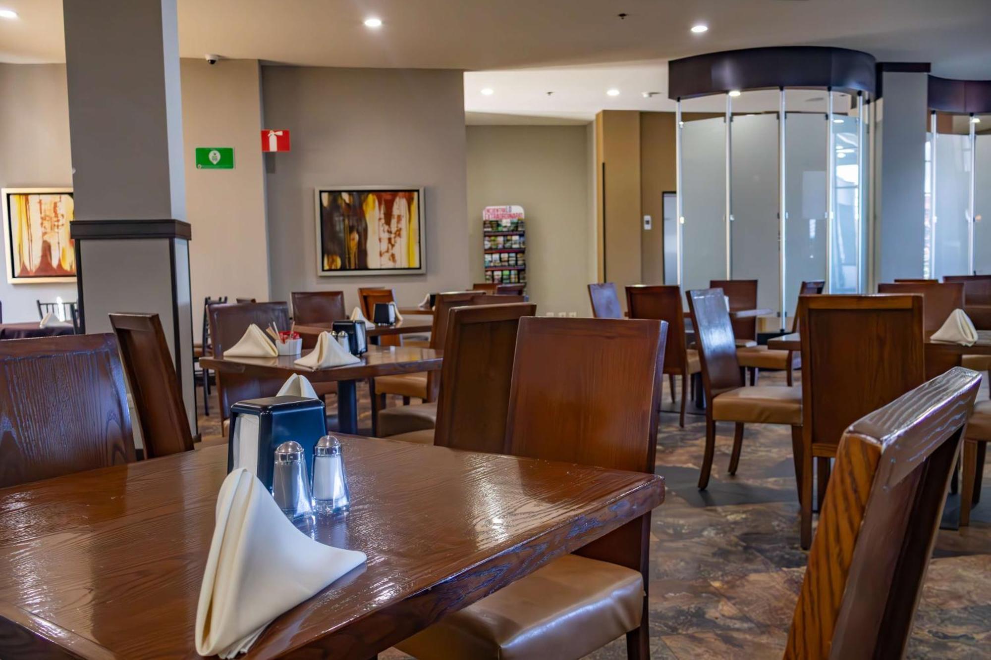 Best Western Premier Monterrey Aeropuerto Apodaca Extérieur photo The restaurant