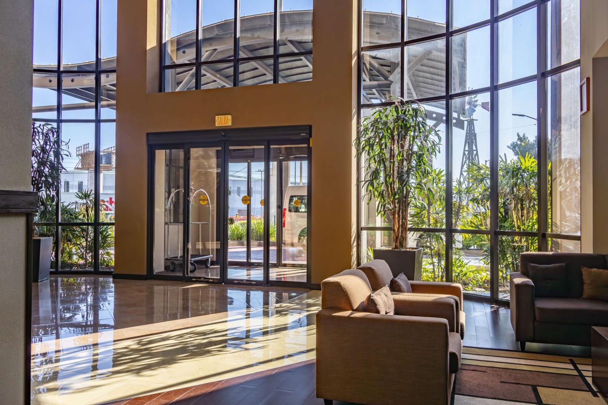 Best Western Premier Monterrey Aeropuerto Apodaca Extérieur photo Lobby